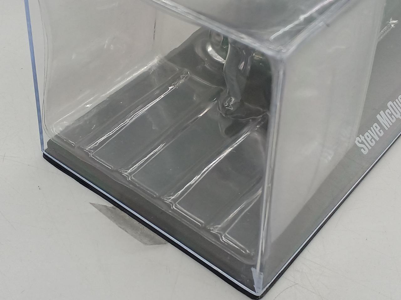 テープが剥がれ汚れてます