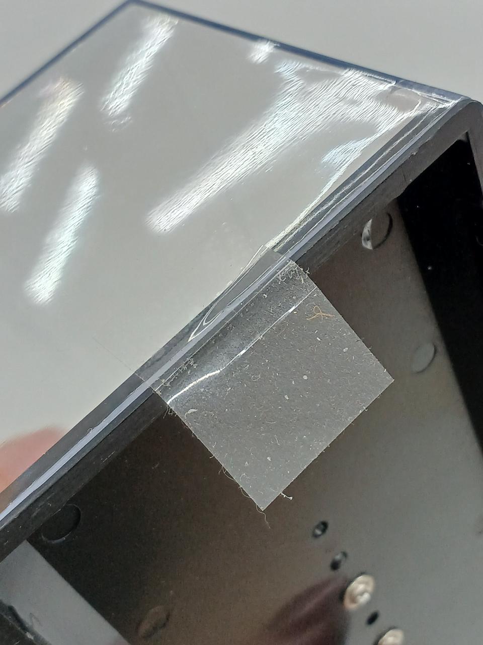 テープが剥がれ汚れてます