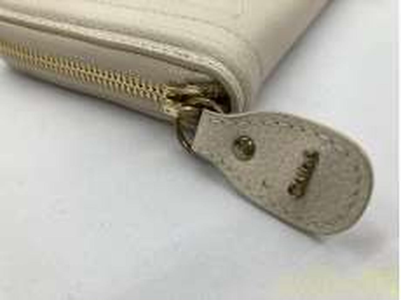 ファスナートップに汚れがあります