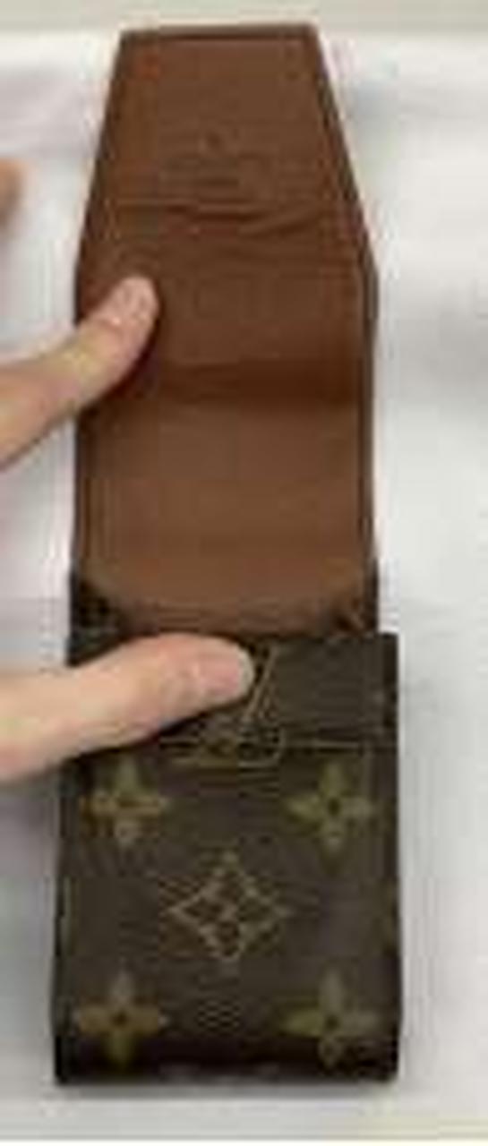 フラップ裏にヨレがあります