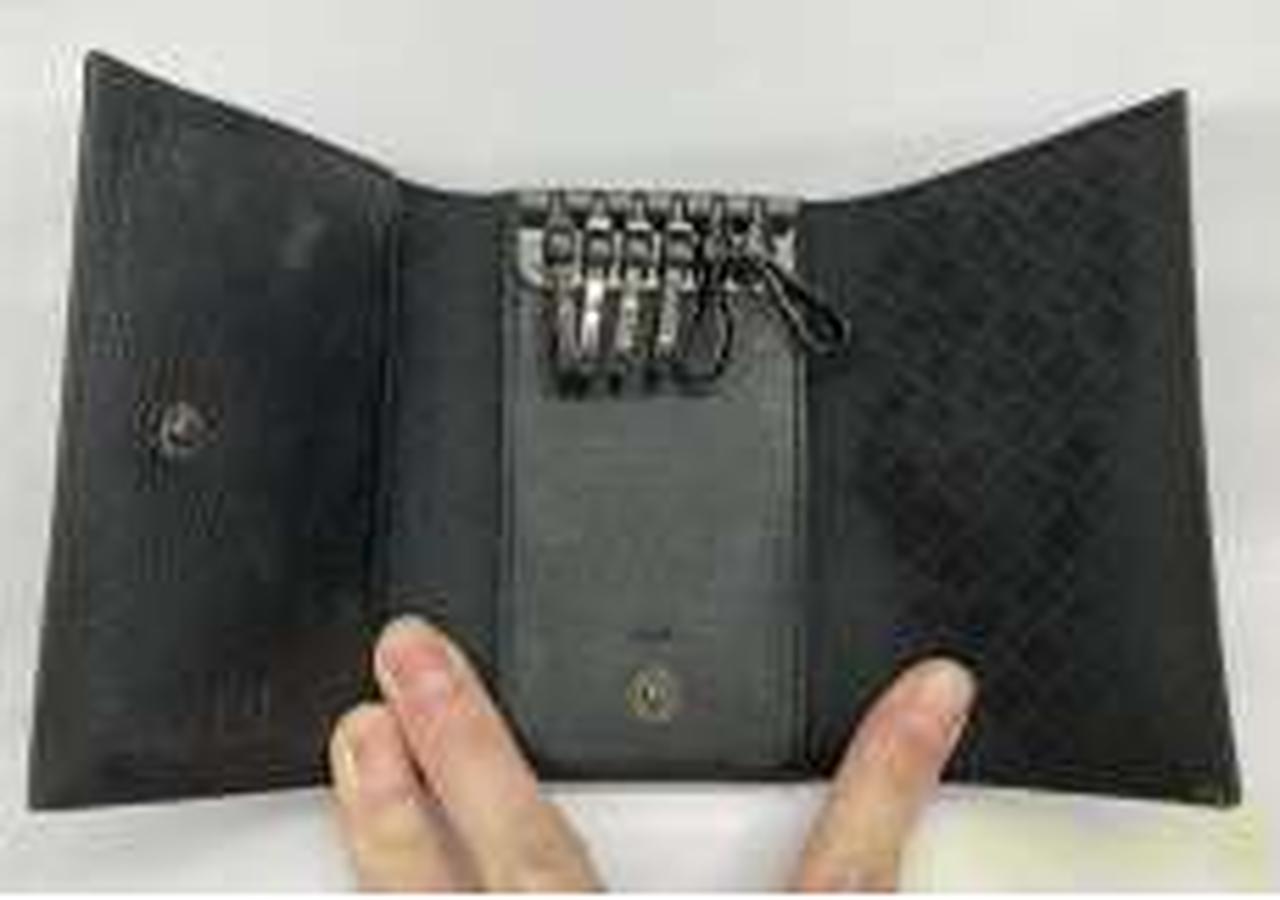 内側にスレ、汚れがあります