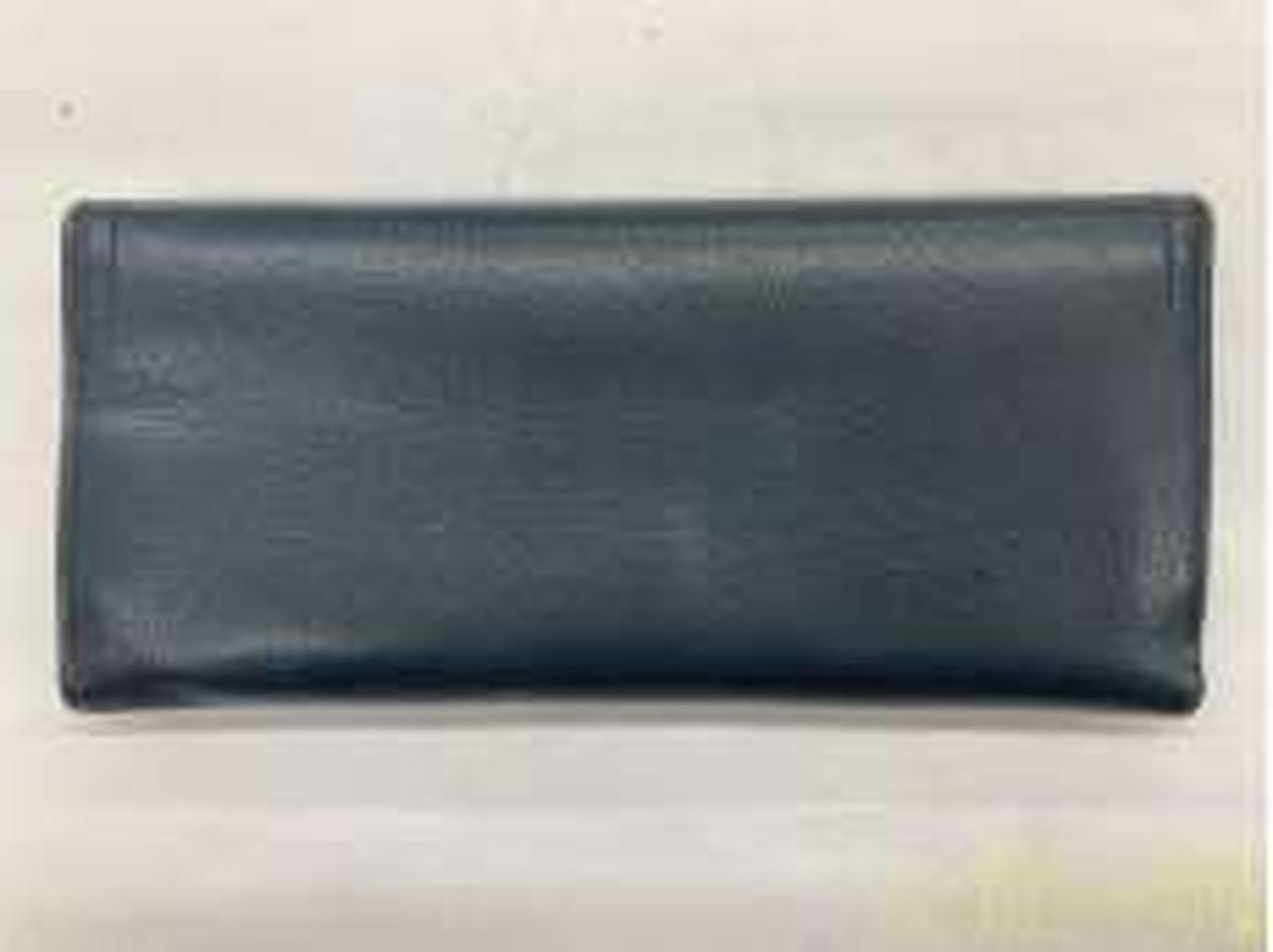 裏面にキズ、シワがあります