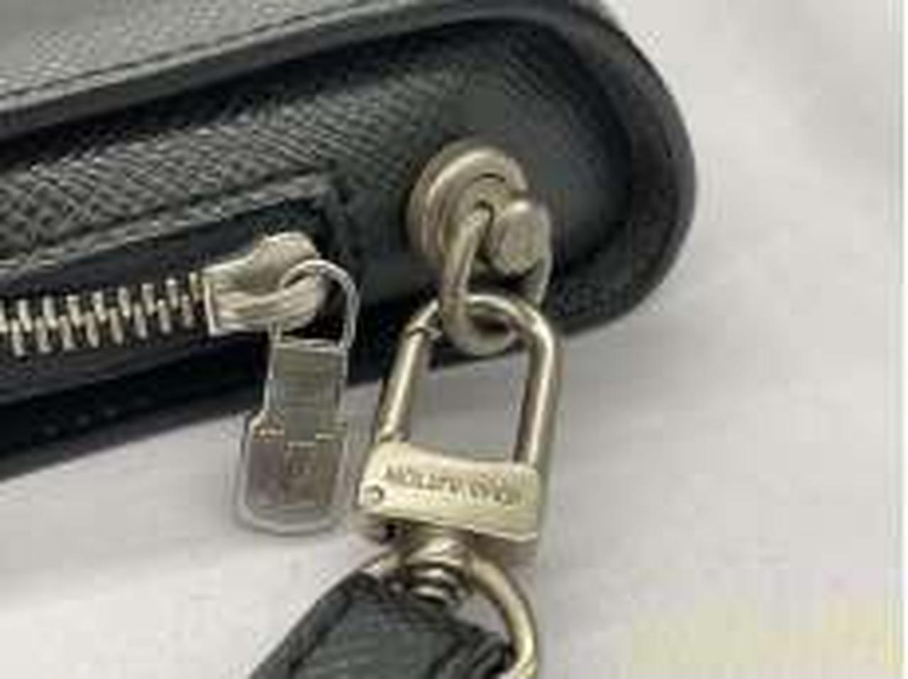 金具に汚れがあります