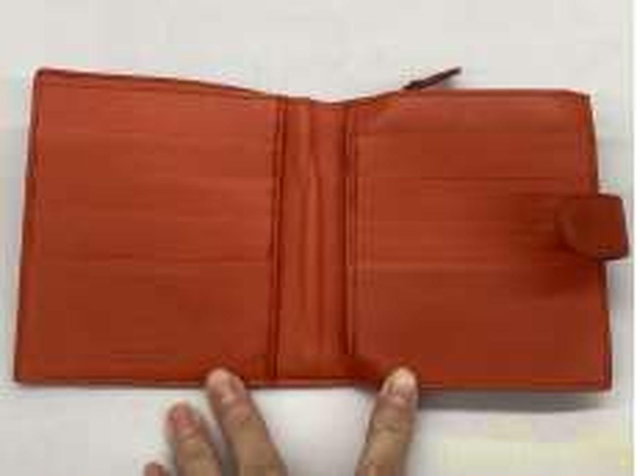 真ん中にヨレがあります