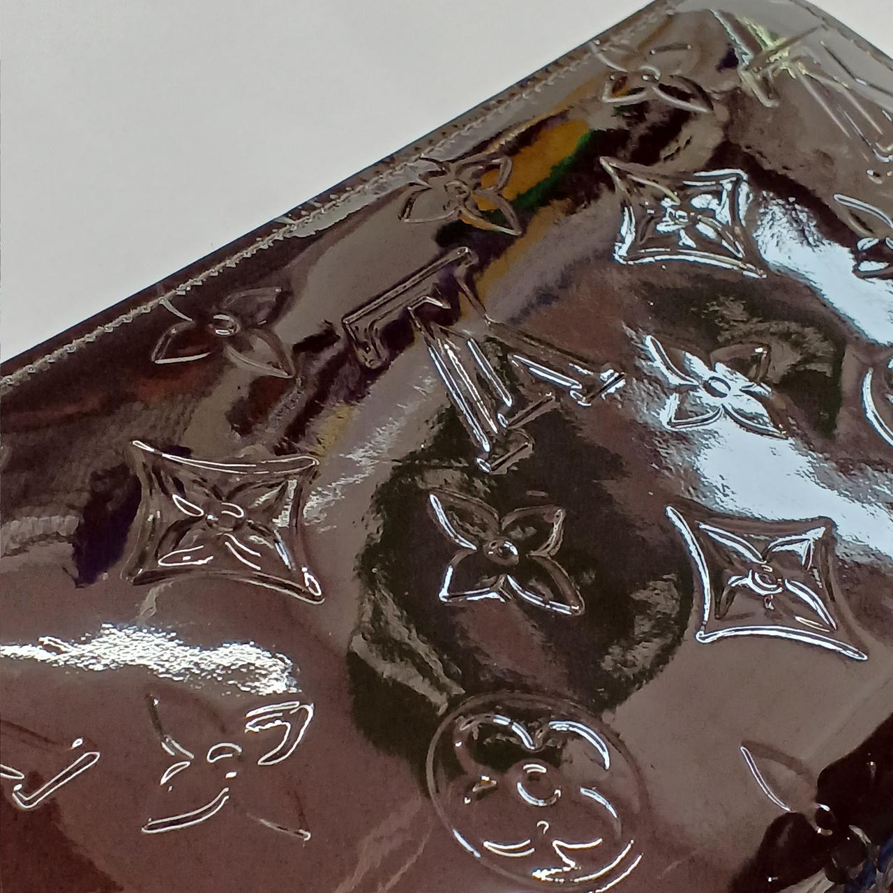 わかりづらいですが真ん中辺りに小キズあり