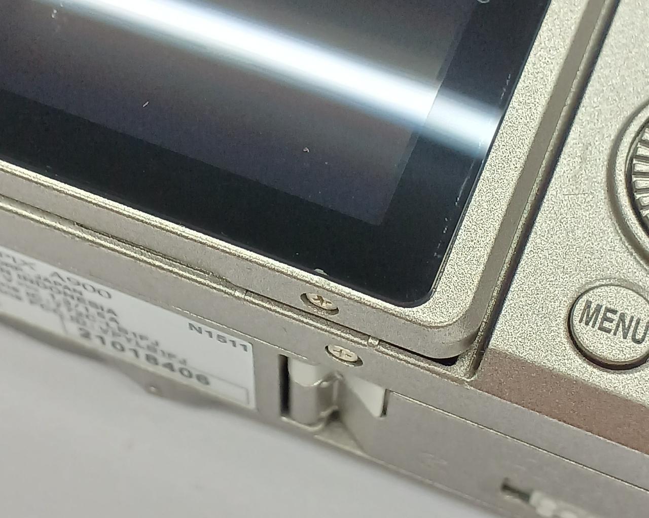 液晶に微量の打痕あり