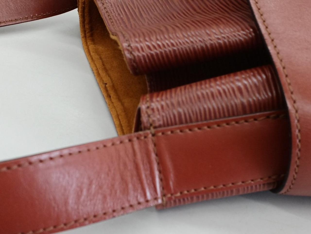 ショルダーにシワがあります