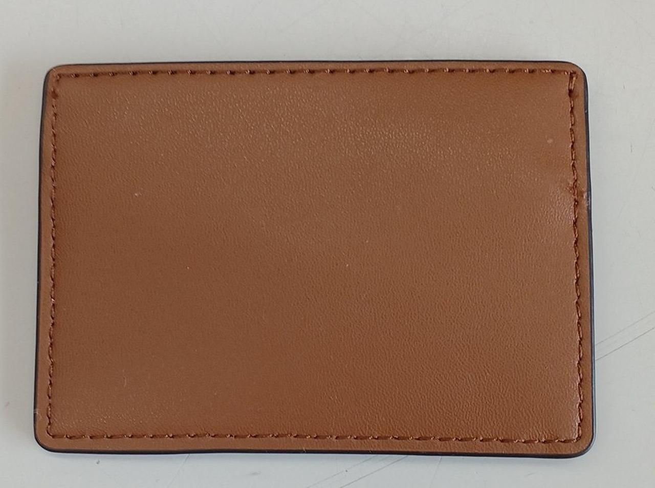 小さいカードケースの裏面です