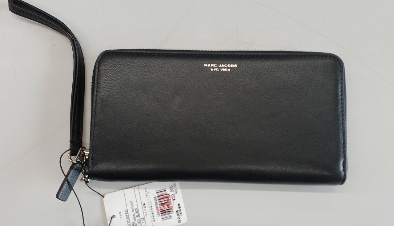 ストラップに曲がりぐせがあります