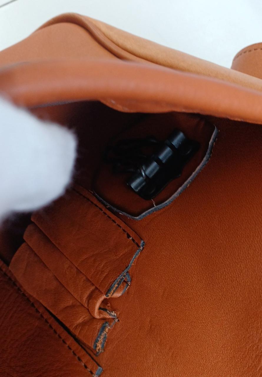 ポケット内にキーホルダー、ペンホルダー