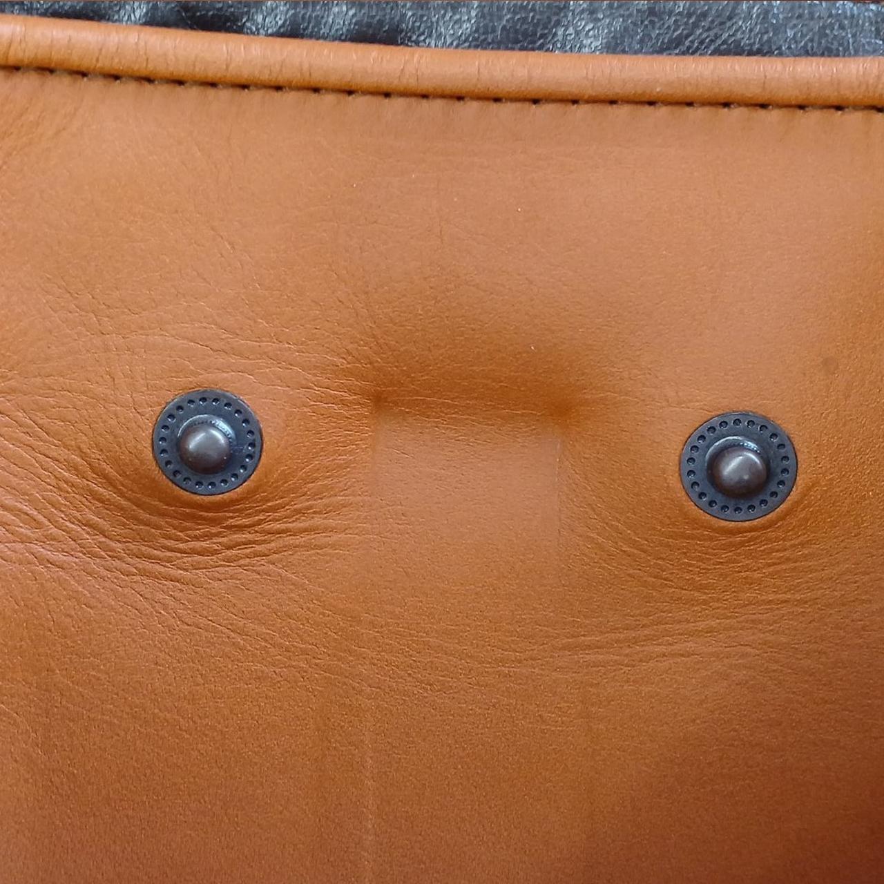 本体ポケット内にもスナップがついています