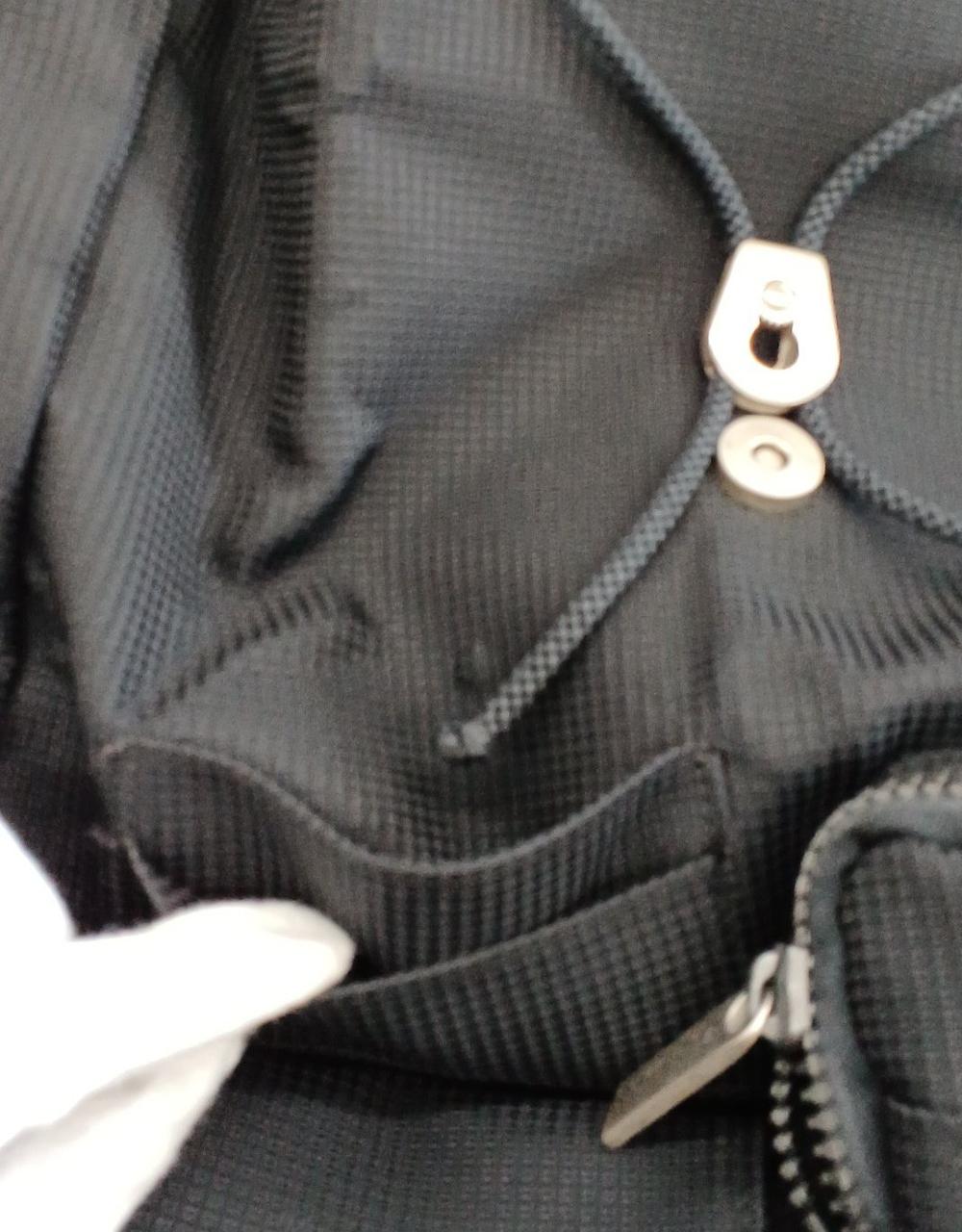 浅いポケットが2つ