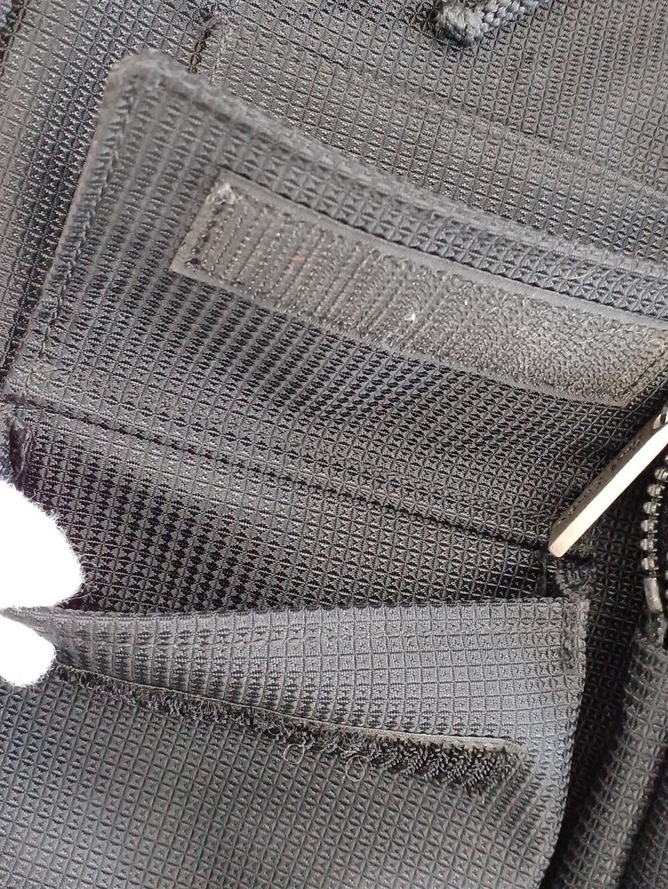 フラップ付きのポケットが1つ