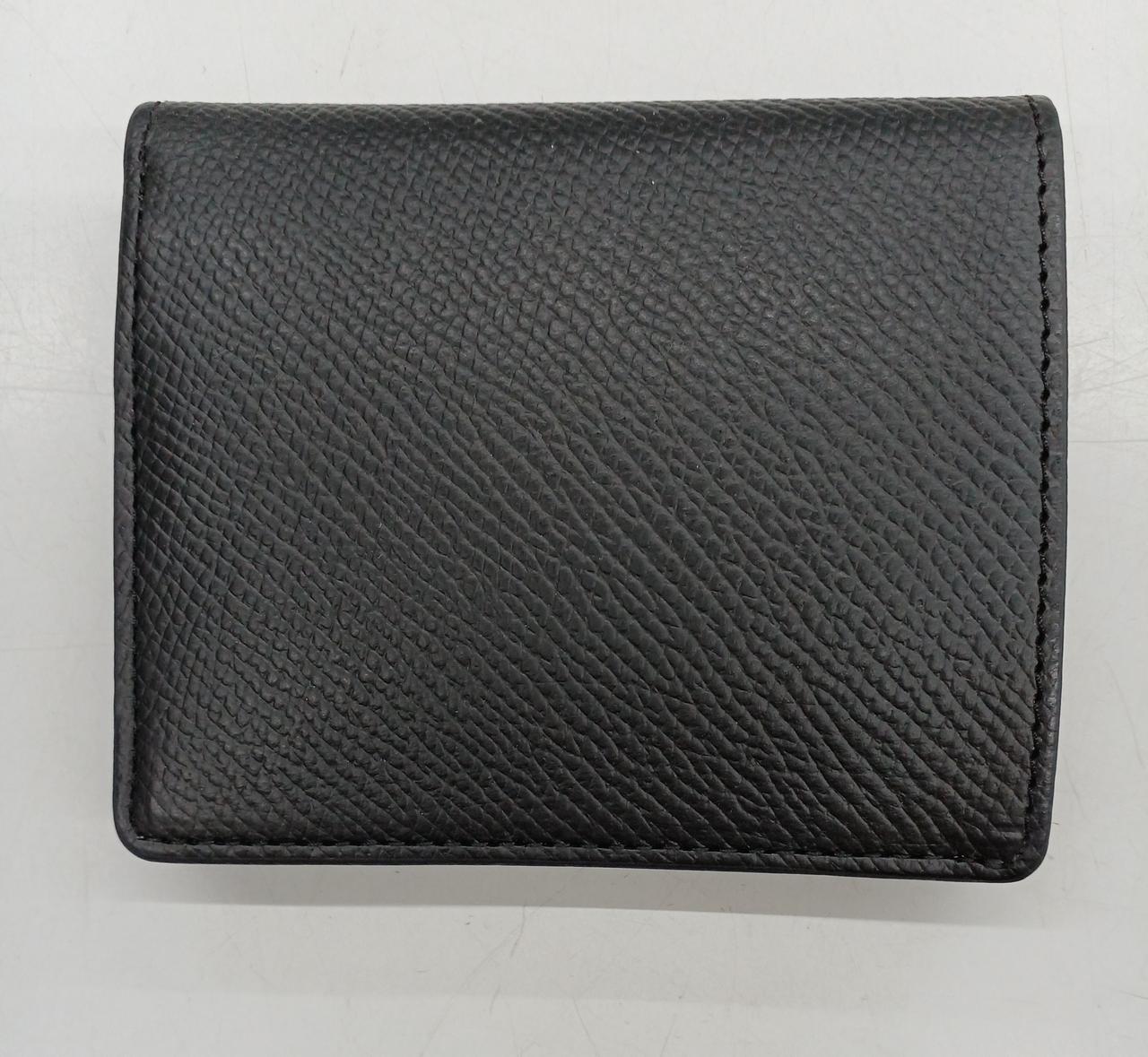 シンプルなデザインの財布です