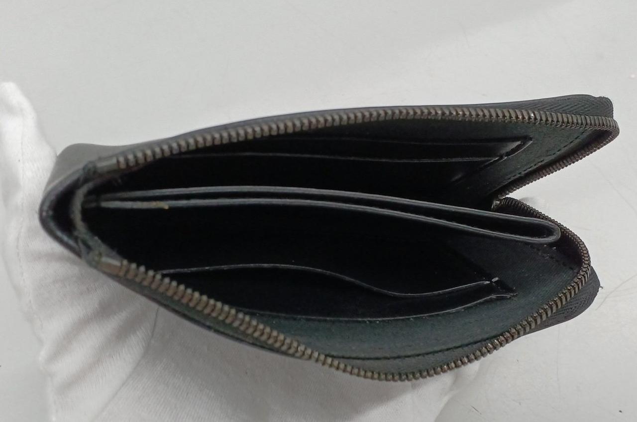 内側両サイドにポケットがあります