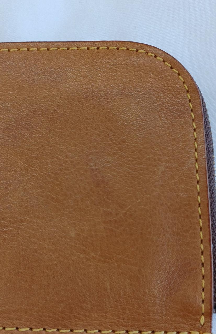 うっすらとしたキズがあります