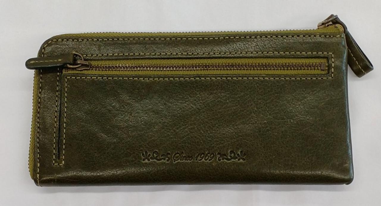 裏面にコイン入になるファスナー付ポケット