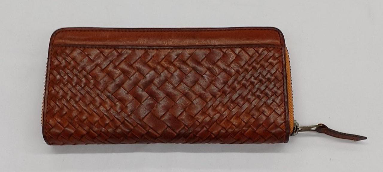 裏面に外ポケットがあります