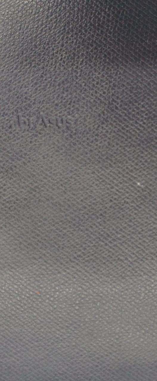 小さな白い汚れがあります