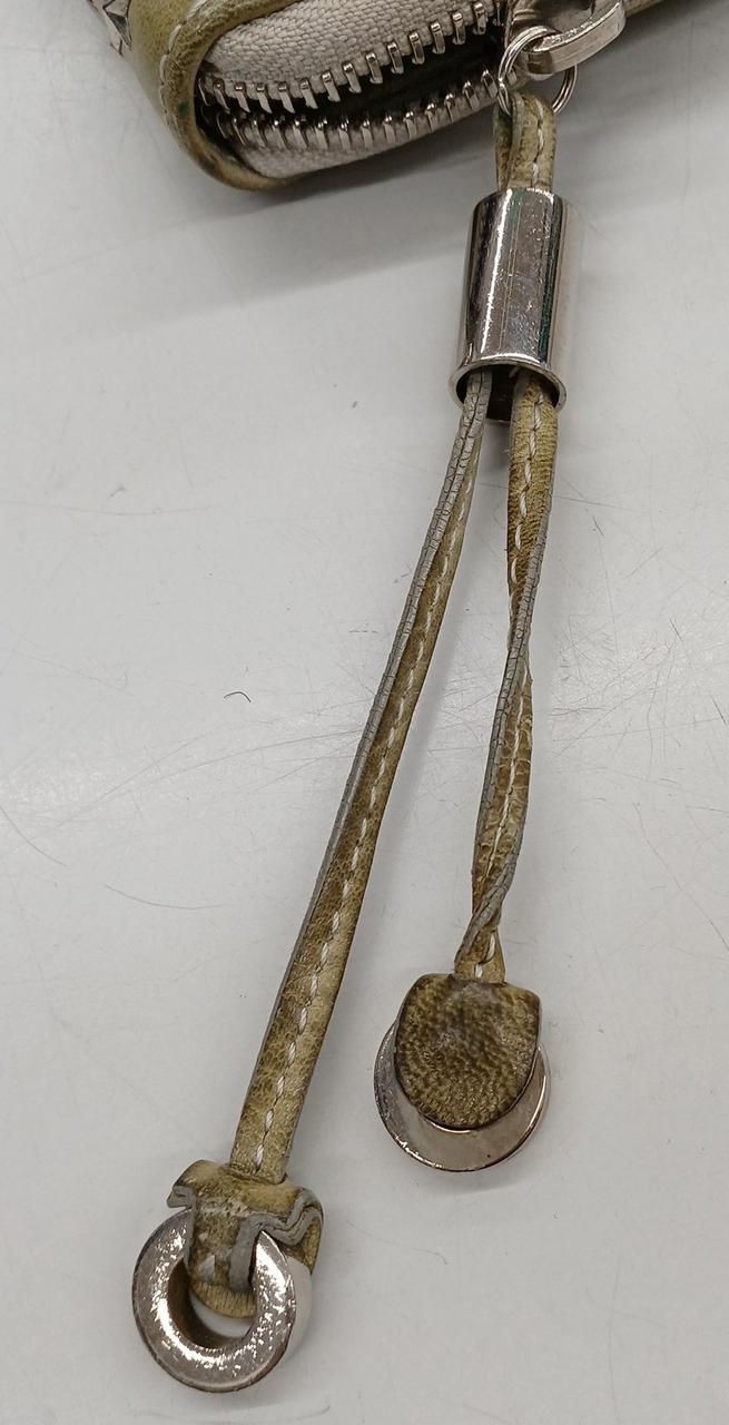 汚れ、変色、へたれがあります