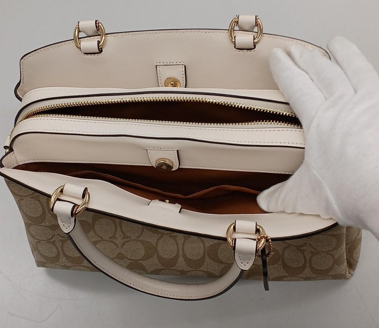 本体が3つに仕切られています