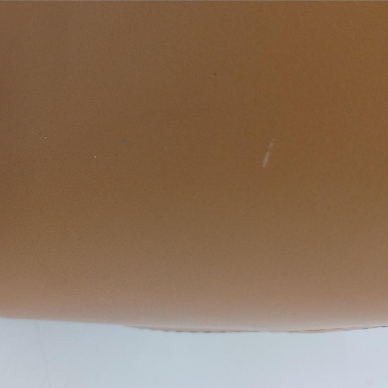 底面に小さなキズがあります