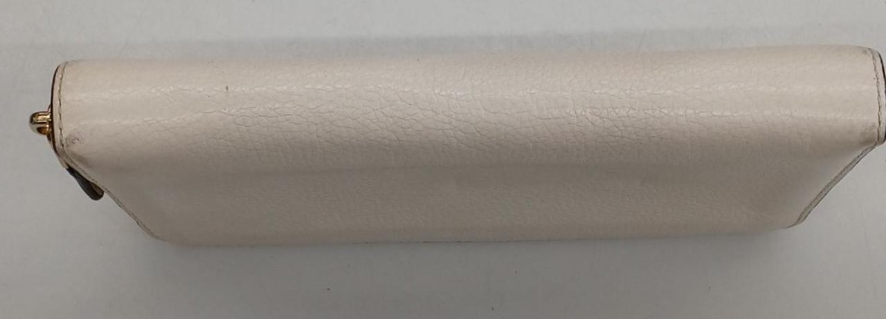 角部分に汚れがあります