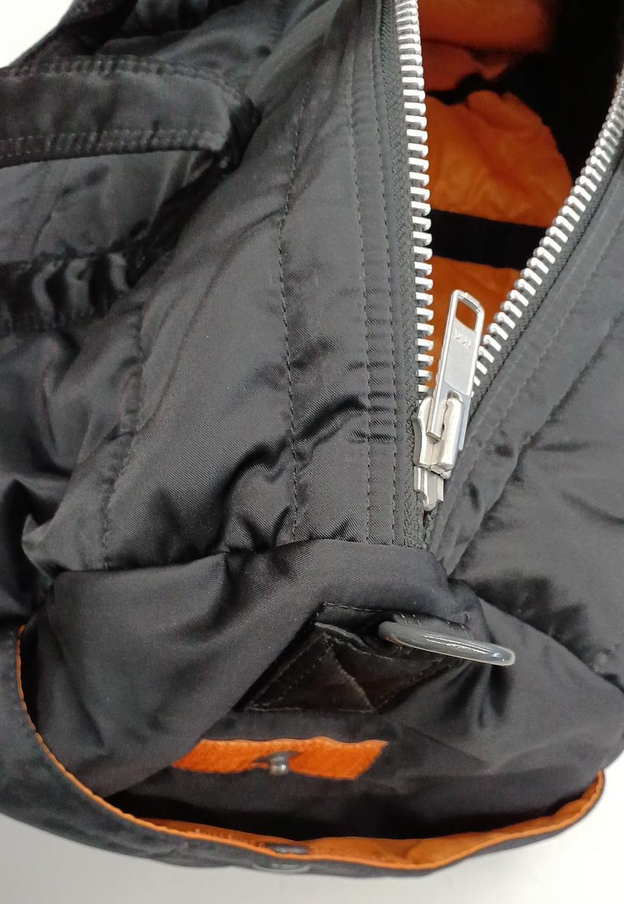 外側横にポケットが１つあります