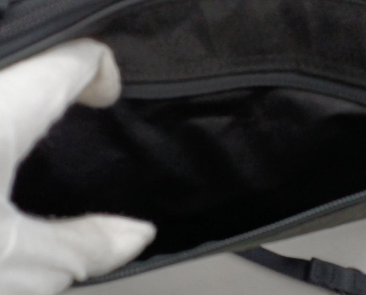 前ポケット内です