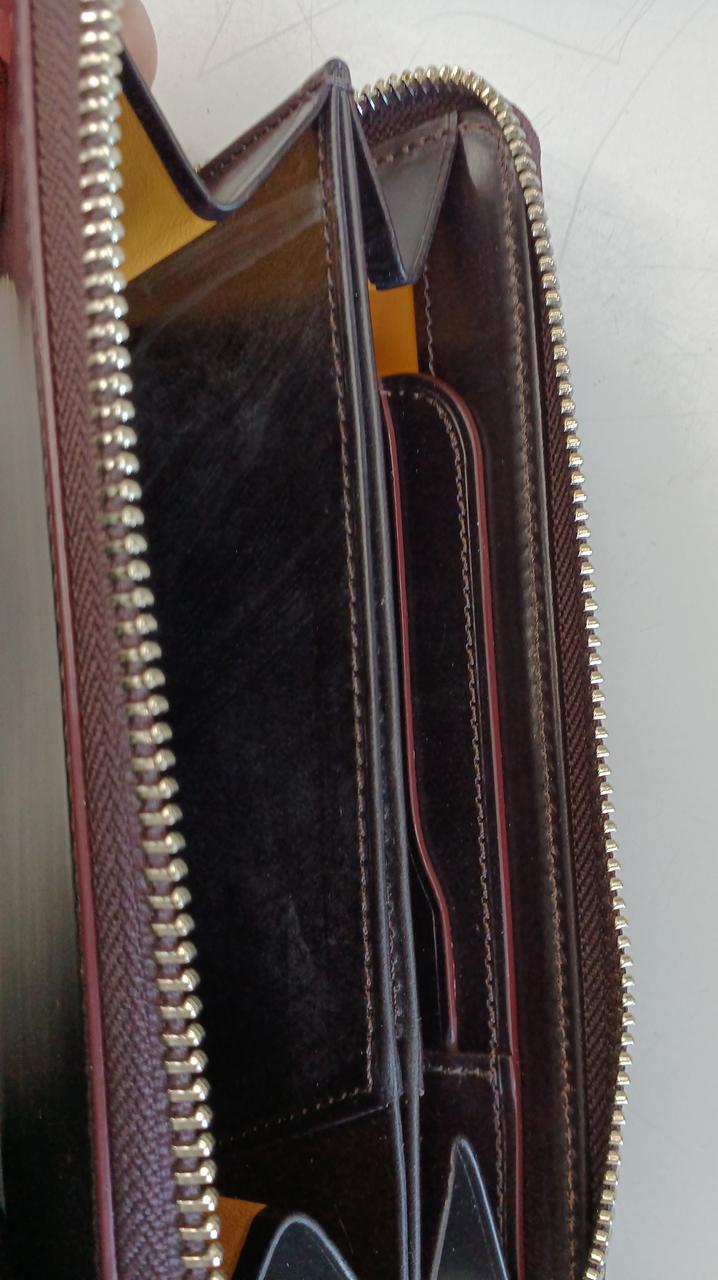 内側に白い汚れがあります