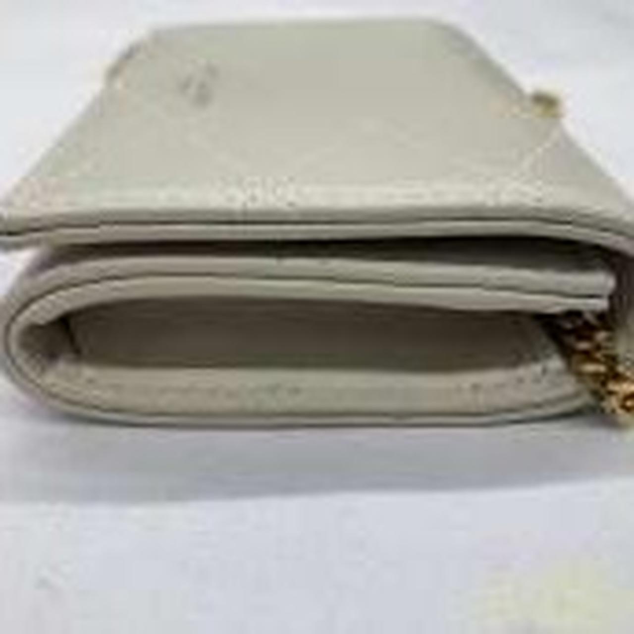 小さな汚れがあります