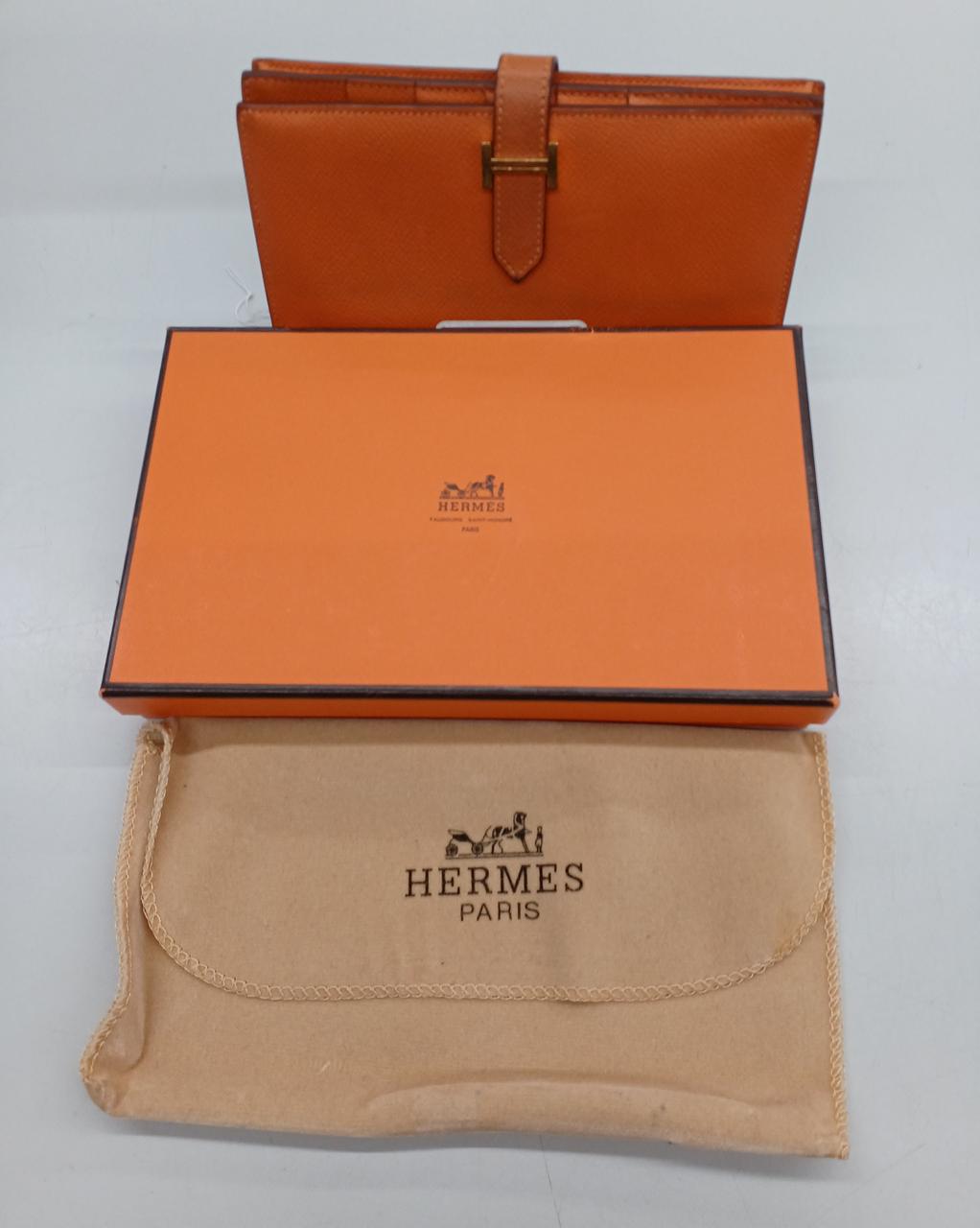 箱、保存袋付属です