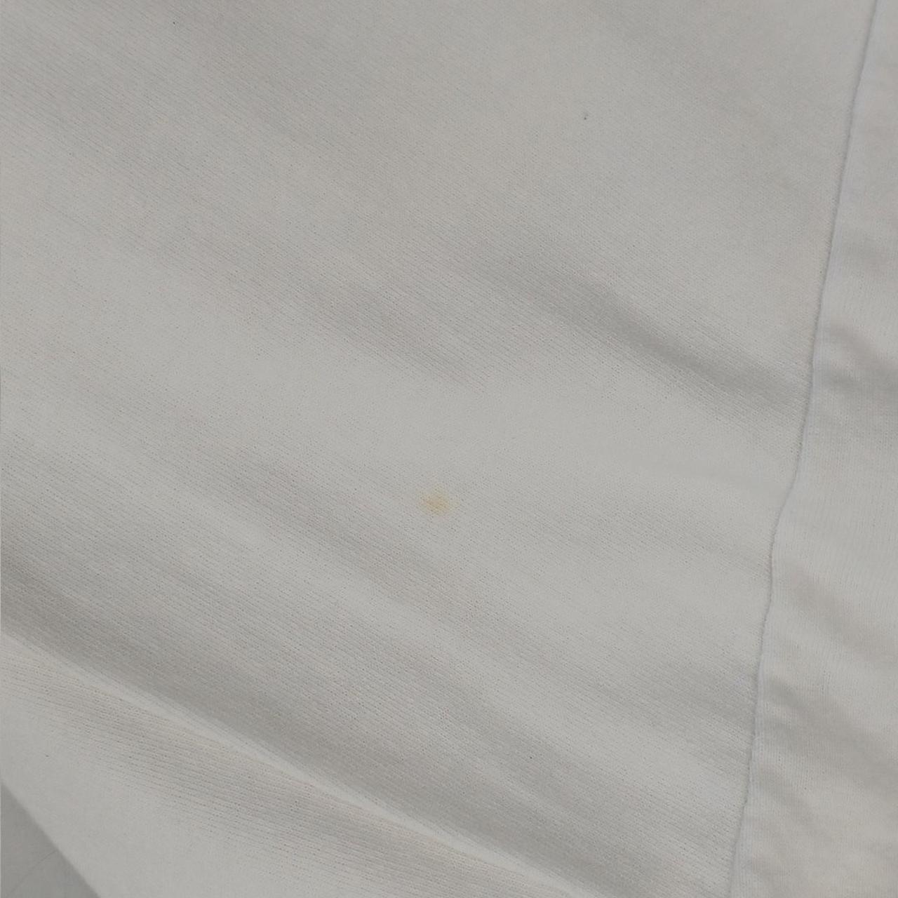 左腕上部シミがあります。