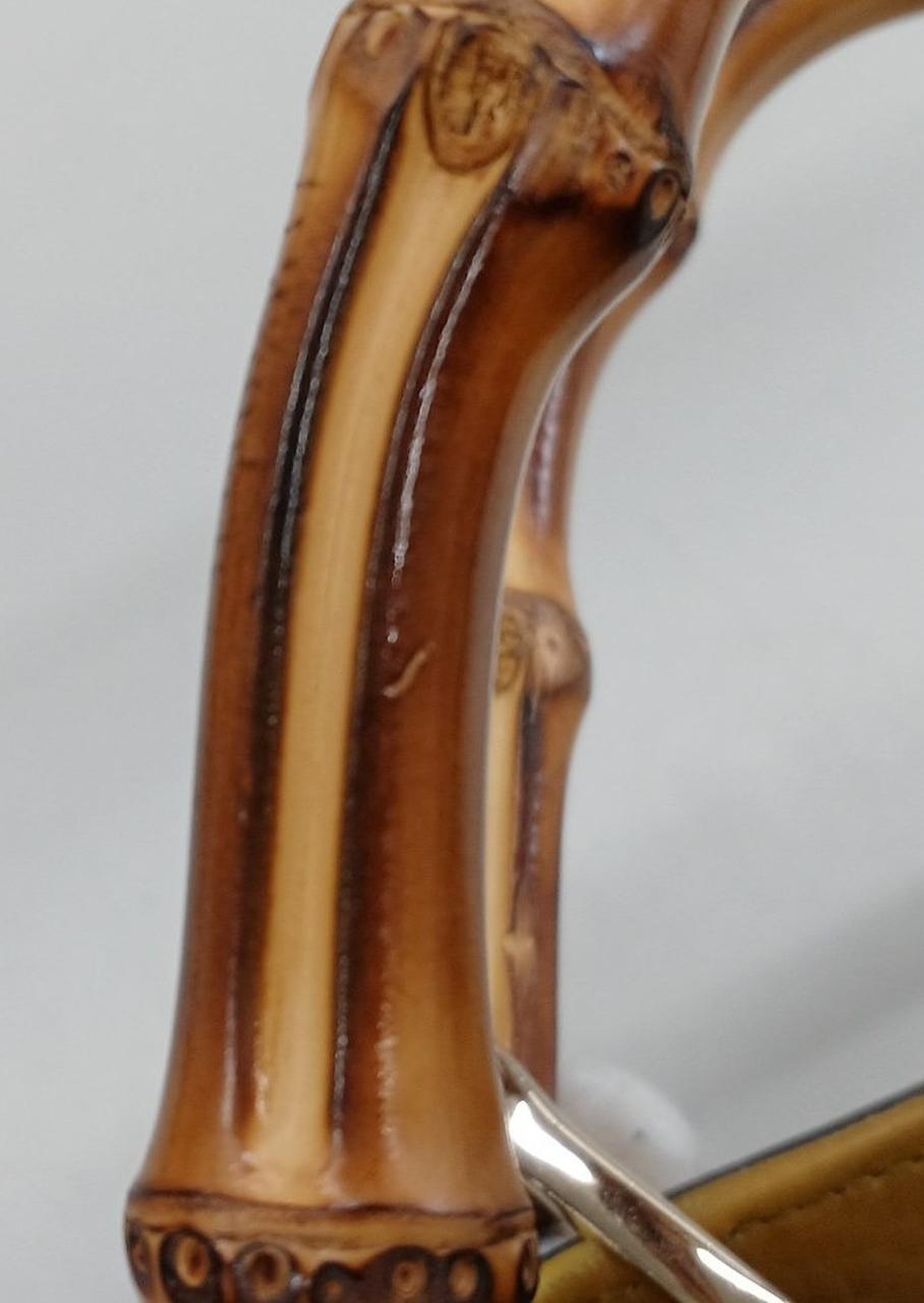 バンブー部分に小さなキズがあります