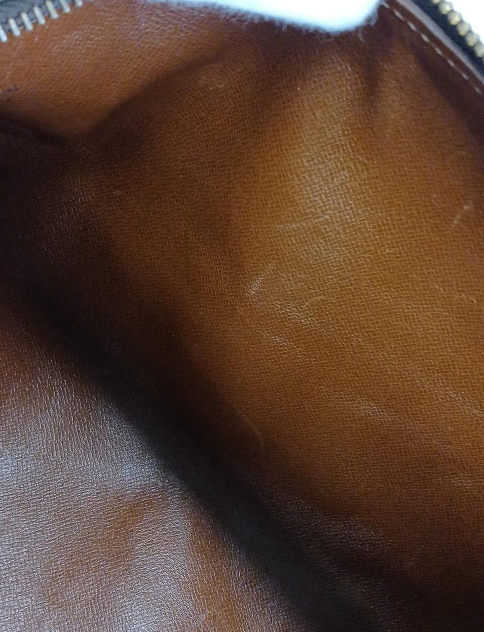 内側にキズがあります