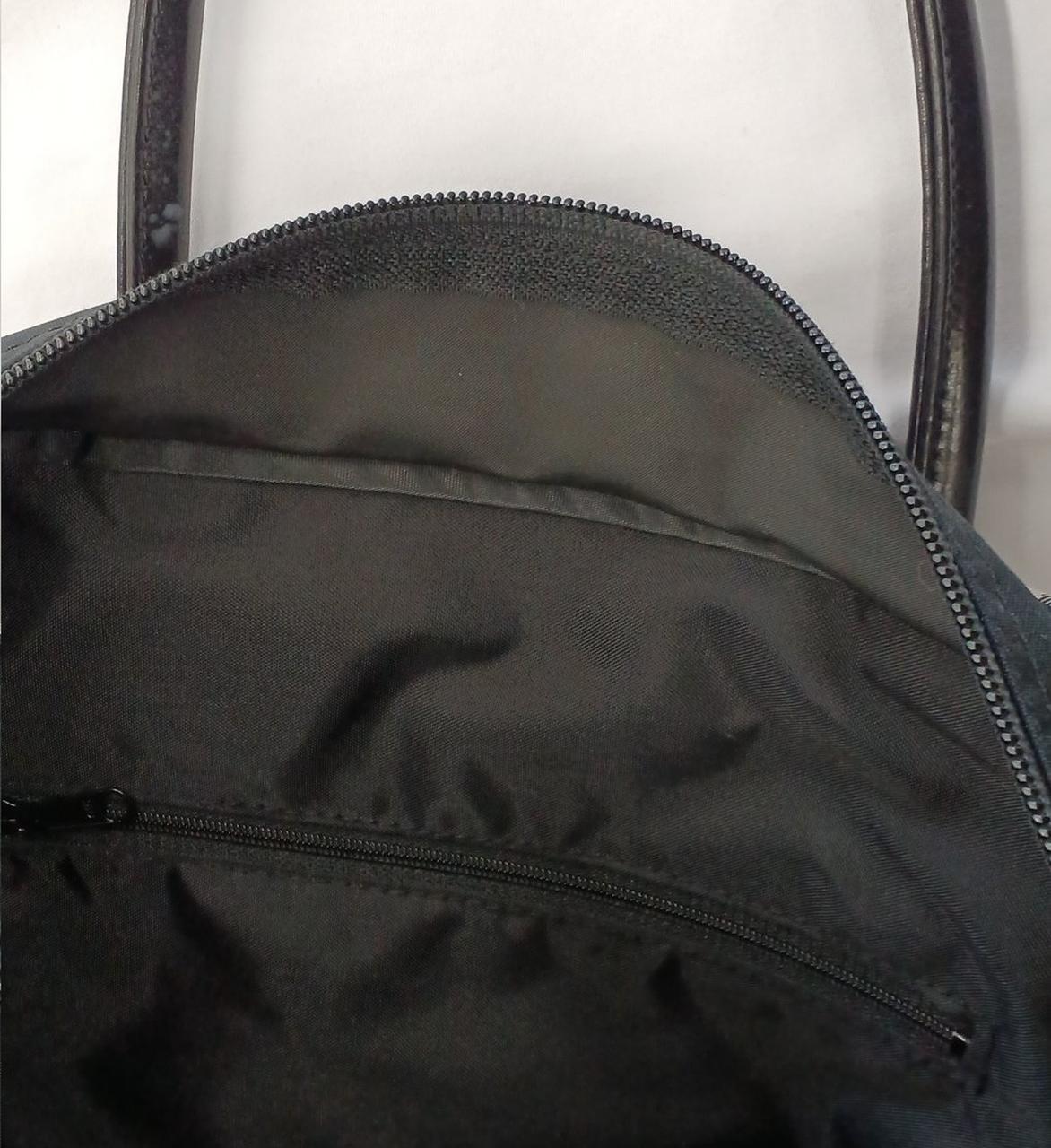 内側に１つポケットがあります