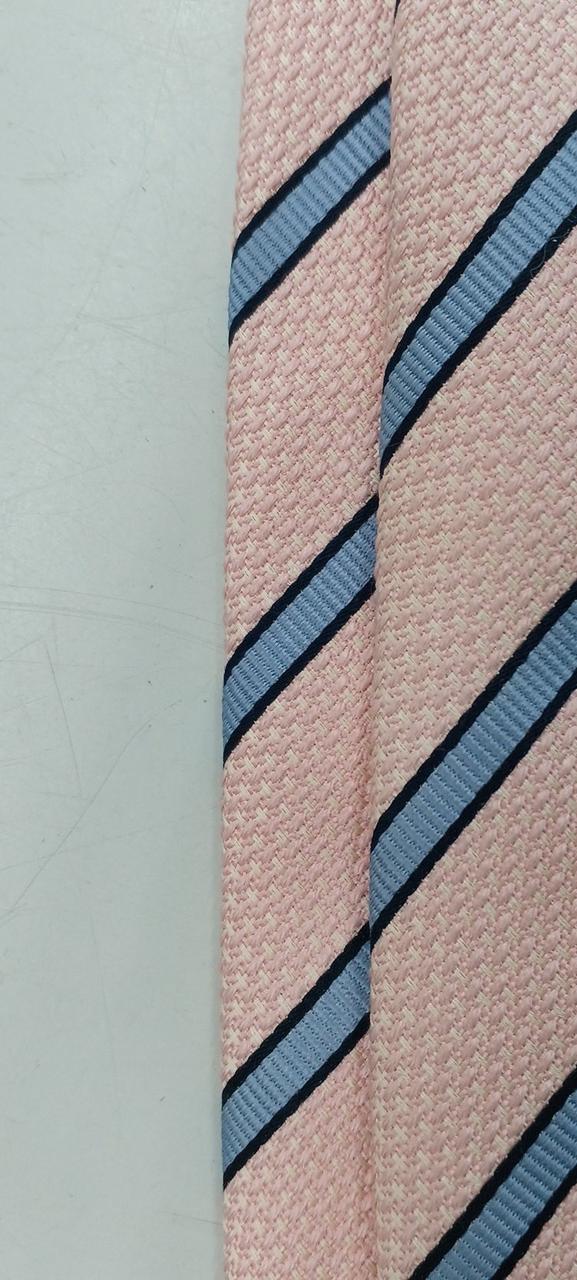 縁にくすみが見られます