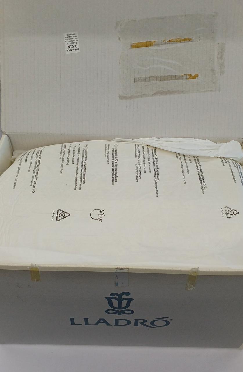 シール跡あり、シミあり