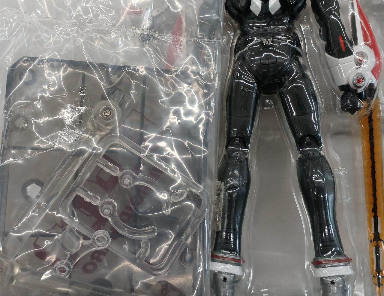 袋のテープが劣化し、べたついてます。