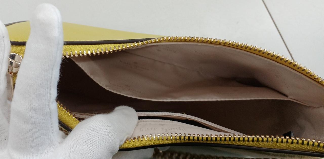 内側にポケットが２つあります