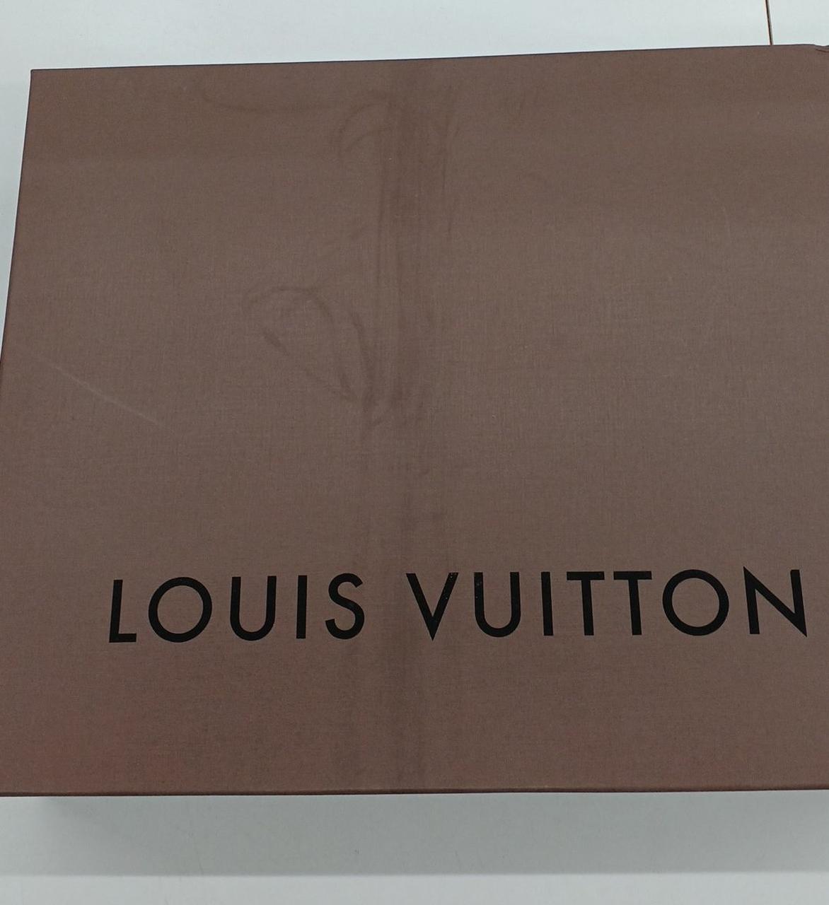 付属品の箱に汚れがあります