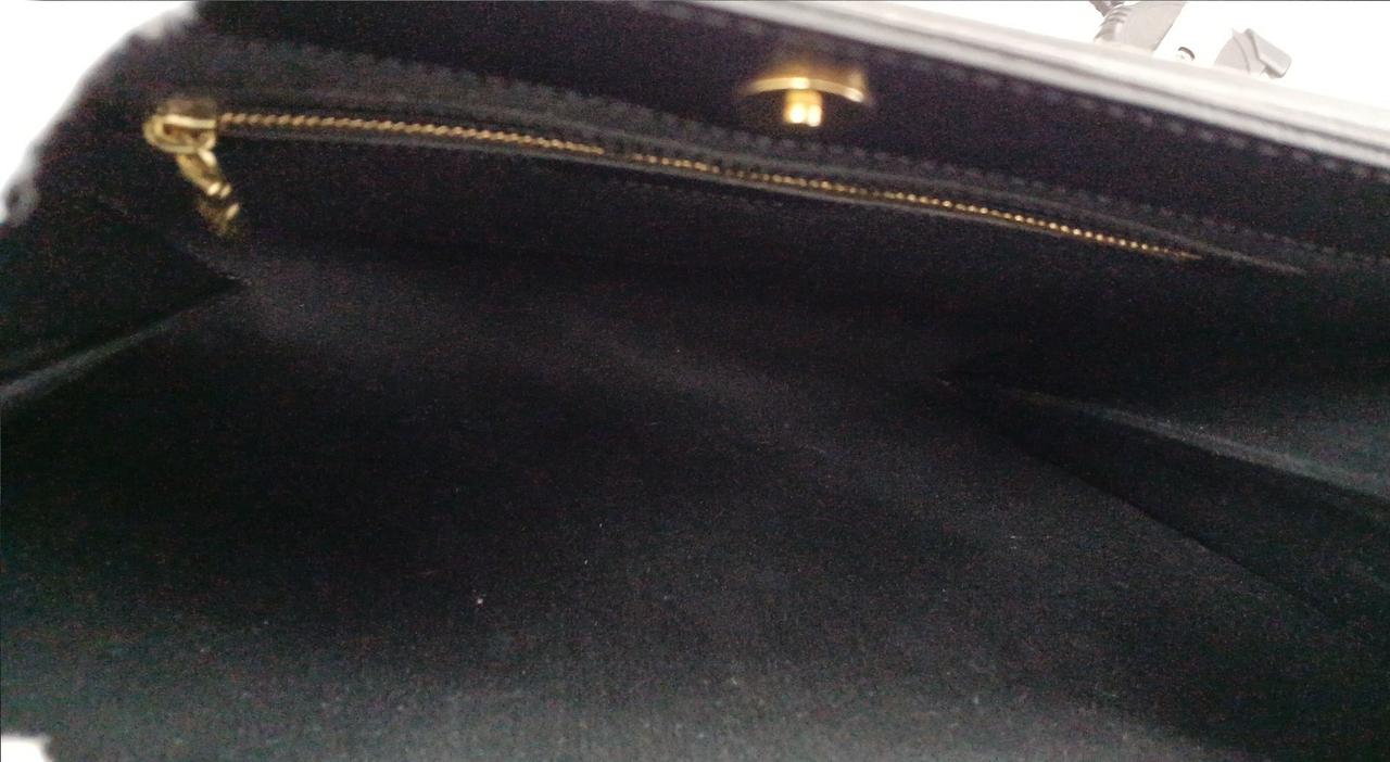 内側に汚れがあります