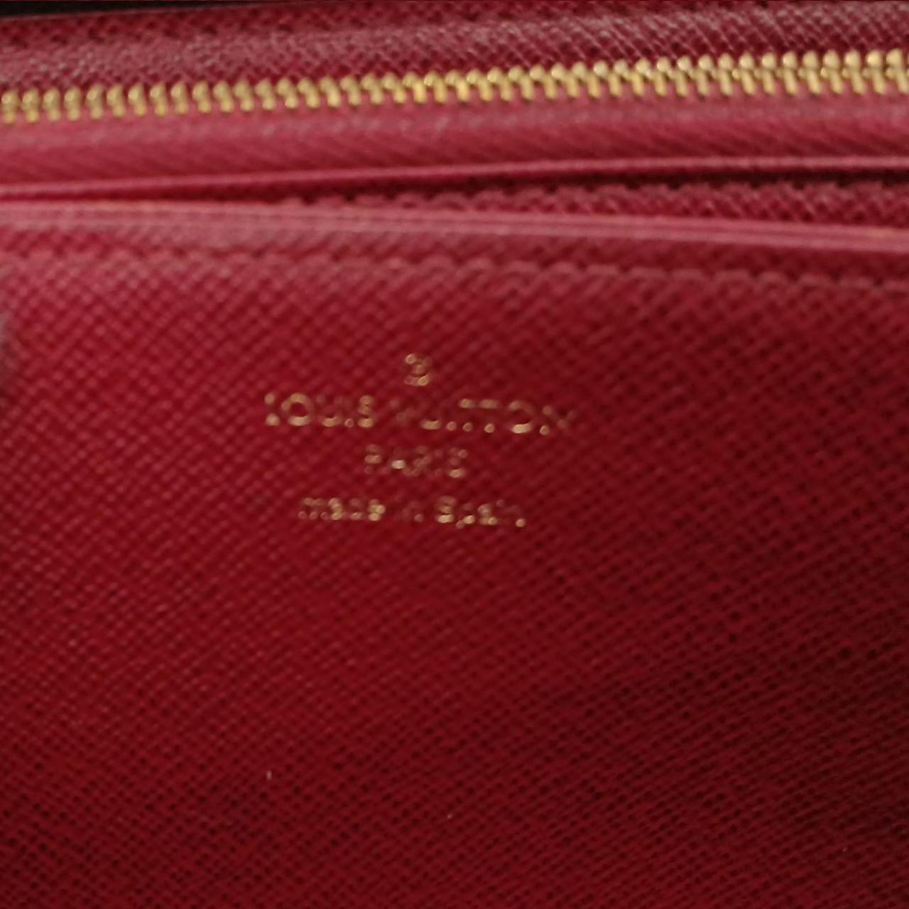 ロゴが擦れて薄くなっています