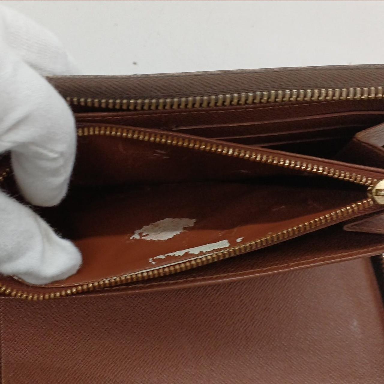 コイン入れ内に剥がれがあります