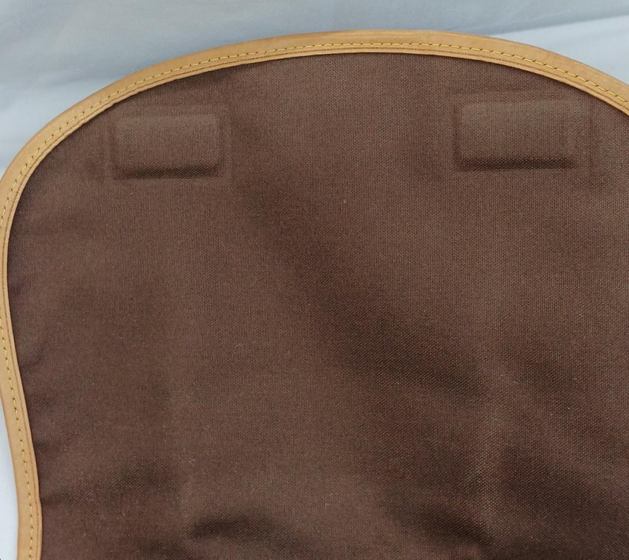 フラップはマグネット式で留まります