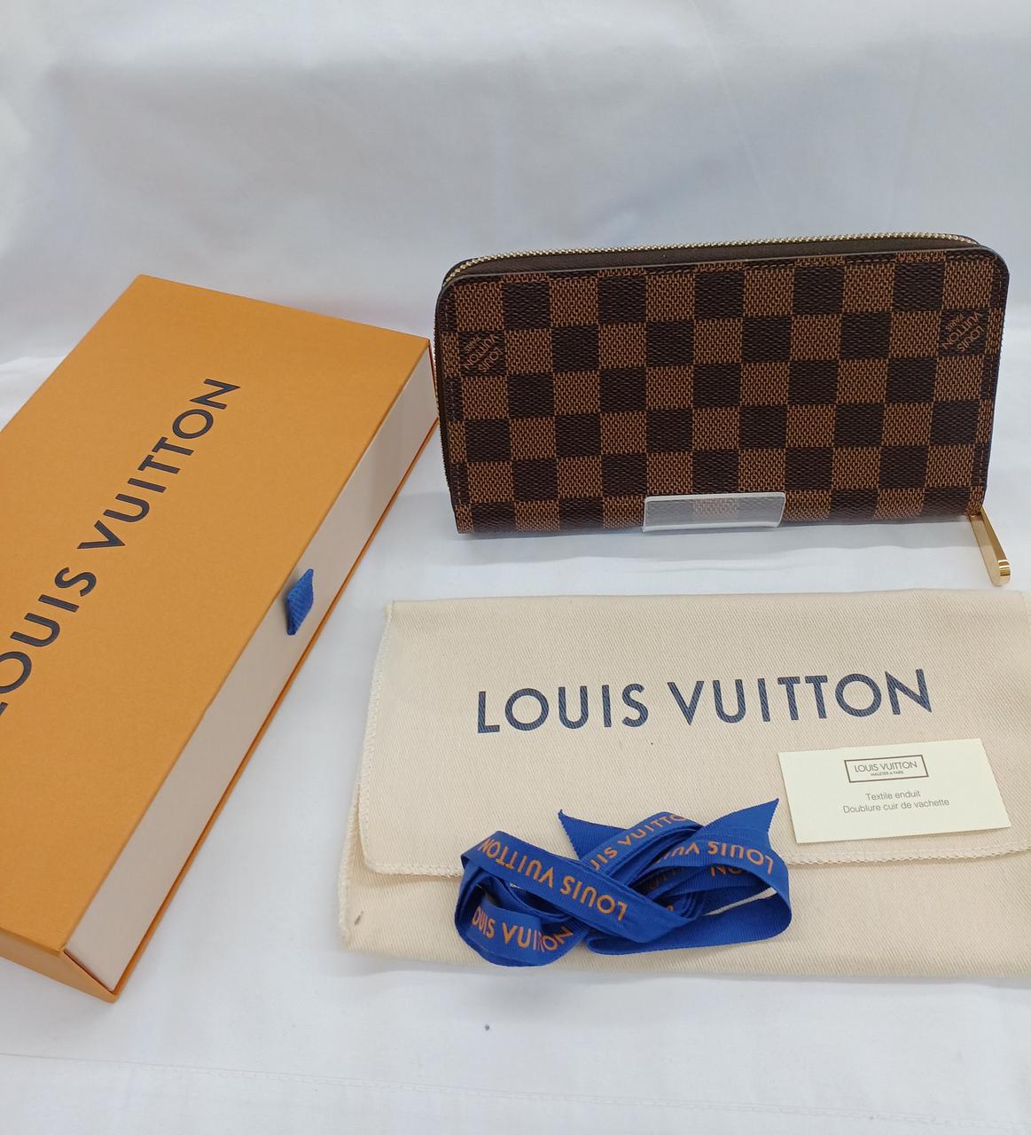 箱、保護袋、リボンが付属です