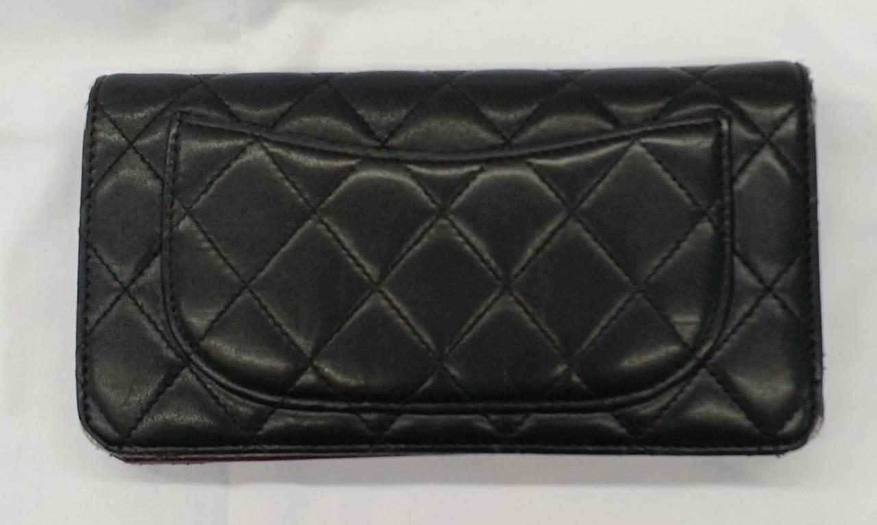 背面にポケットが１つあります