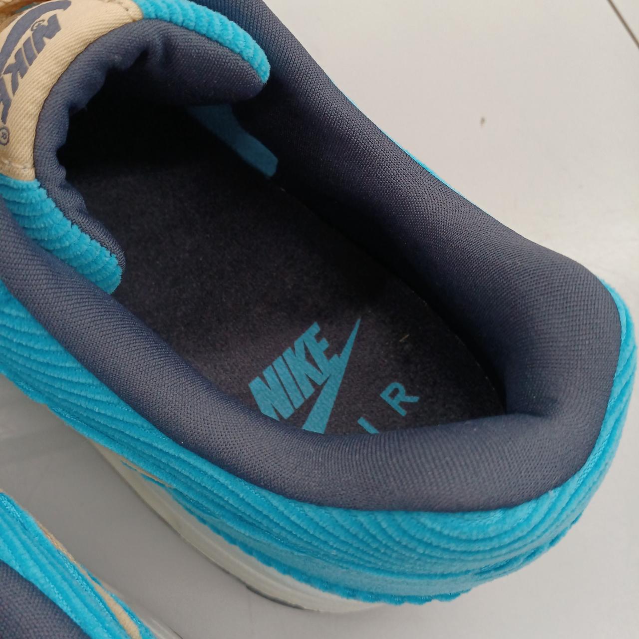 履き口が少し色褪せてます。