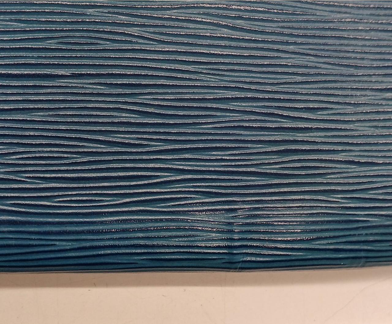 凹みシワがあります