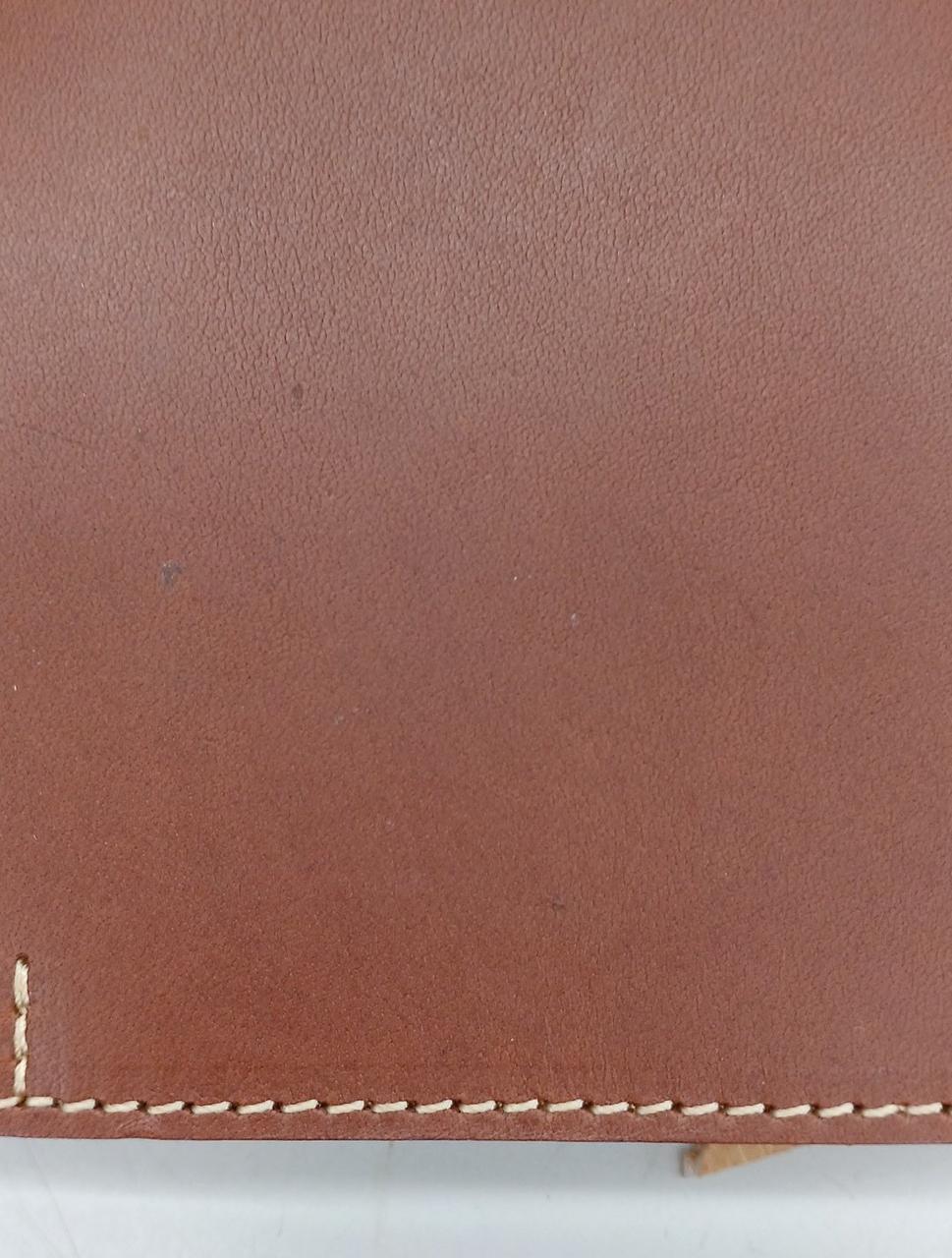 裏面に小さい汚れがあります